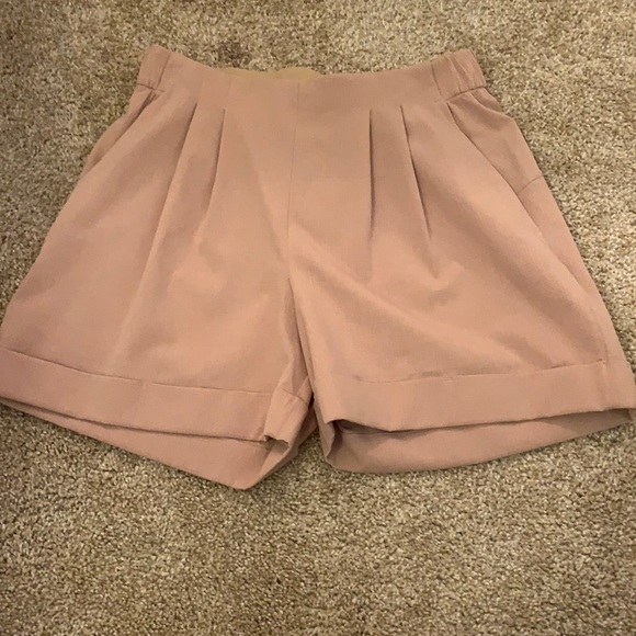 Beige Lululemon shorts - Picture 1 of 4